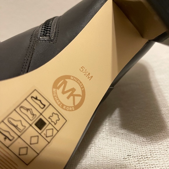 ✅MICHAEL KORS✅  Leather Bootie - Picture 8 of 16